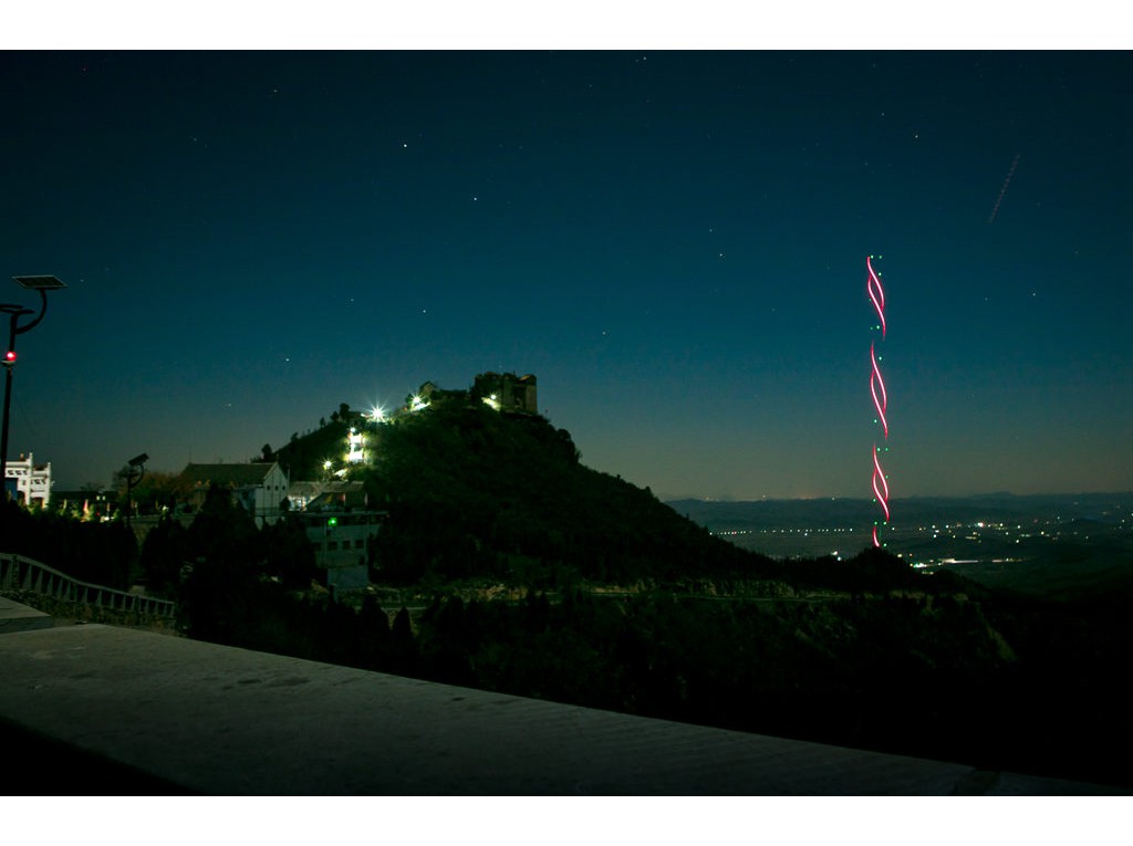 林州：柏尖山上拍流星——夜景闪闪发亮